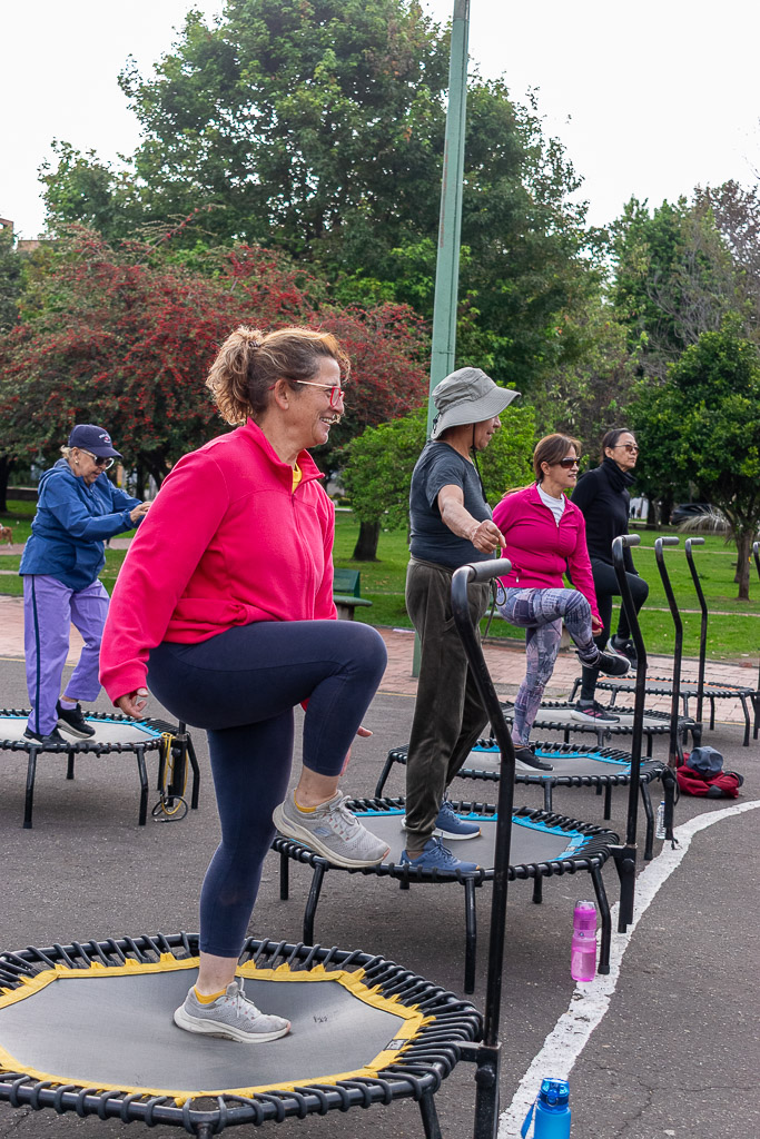 Mujer activa con ropa deportiva